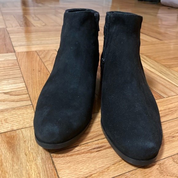 BRAND NWOT Black Suede Booties Women’s size 7.5 - Picture 2 of 7